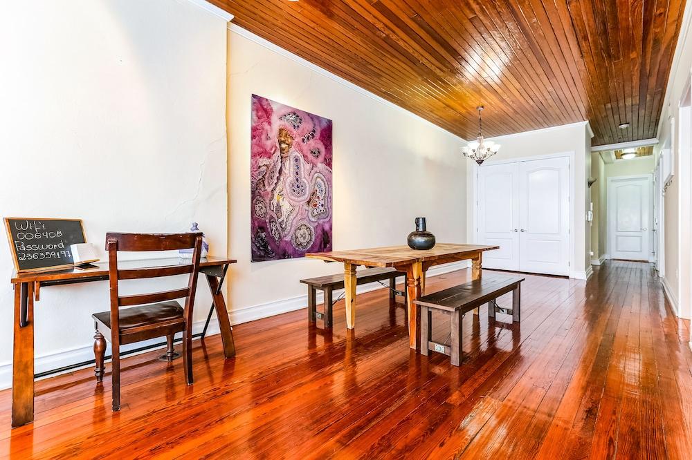 Huge 4-BR 4-BTH Steps to FQ by Hosteeva