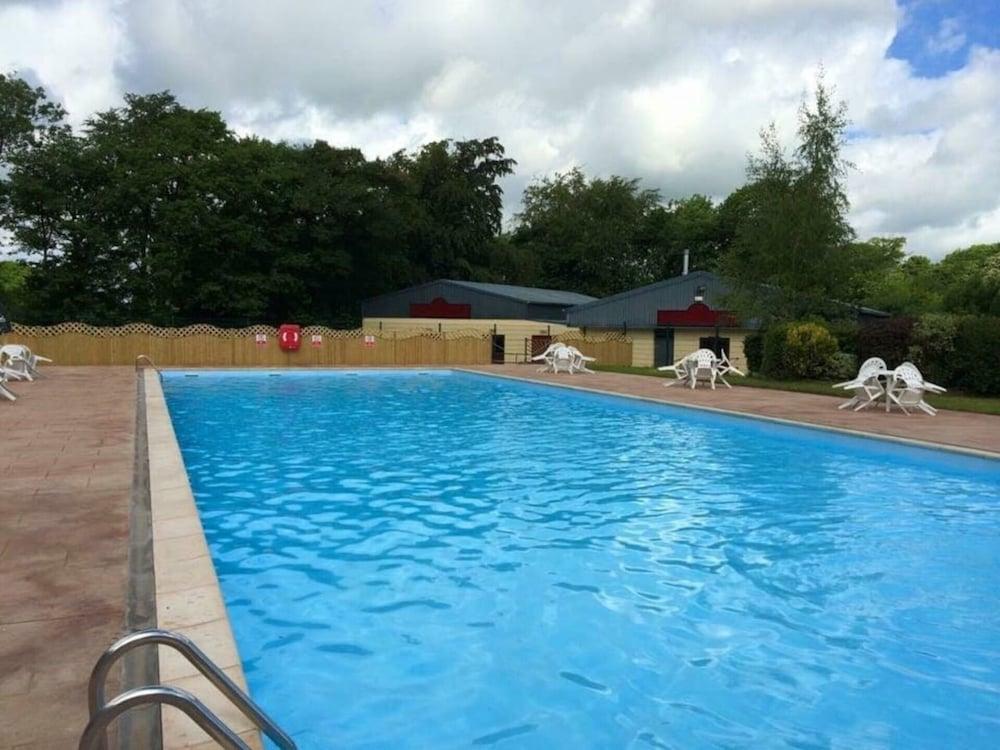 Upper Lake Chalet , Dog and Pet Friendly