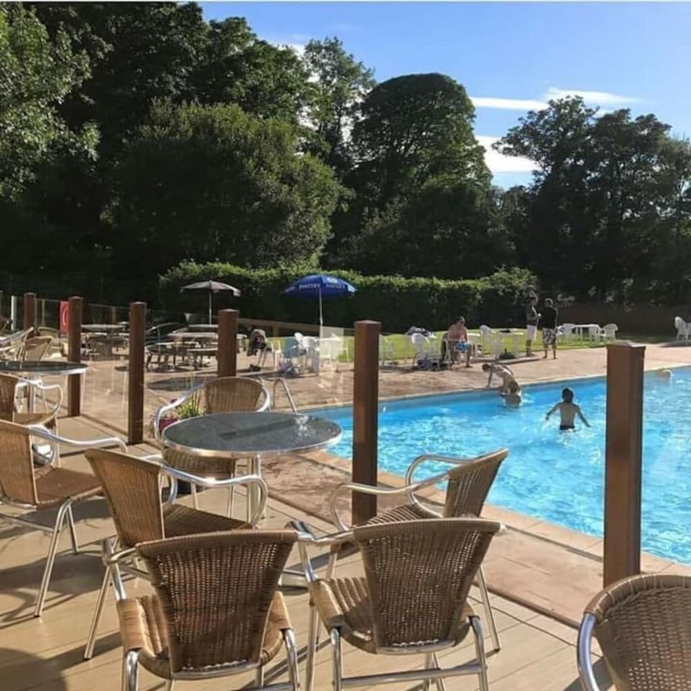 Upper Lake Chalet , Dog and Pet Friendly