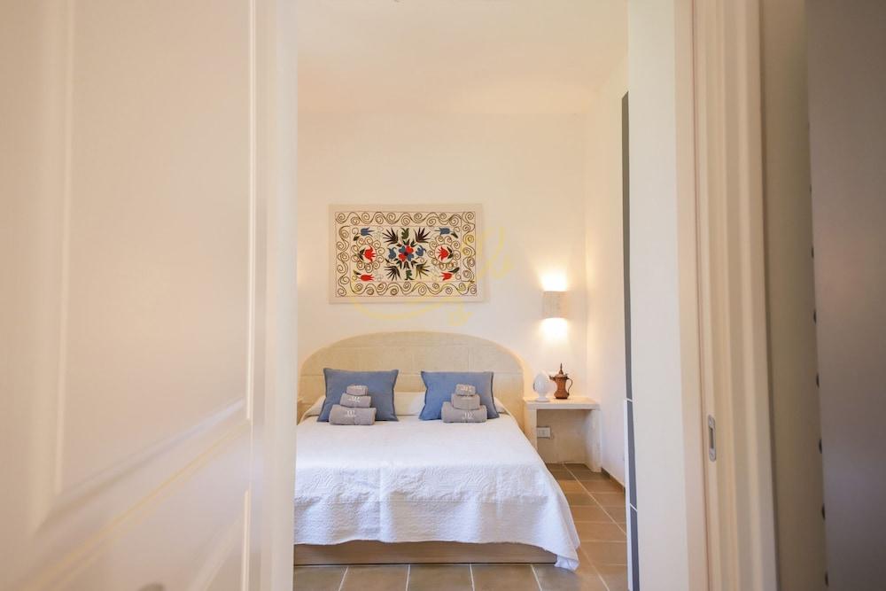 TD Villa Ricchiari Traditional Villa with Designer Pool