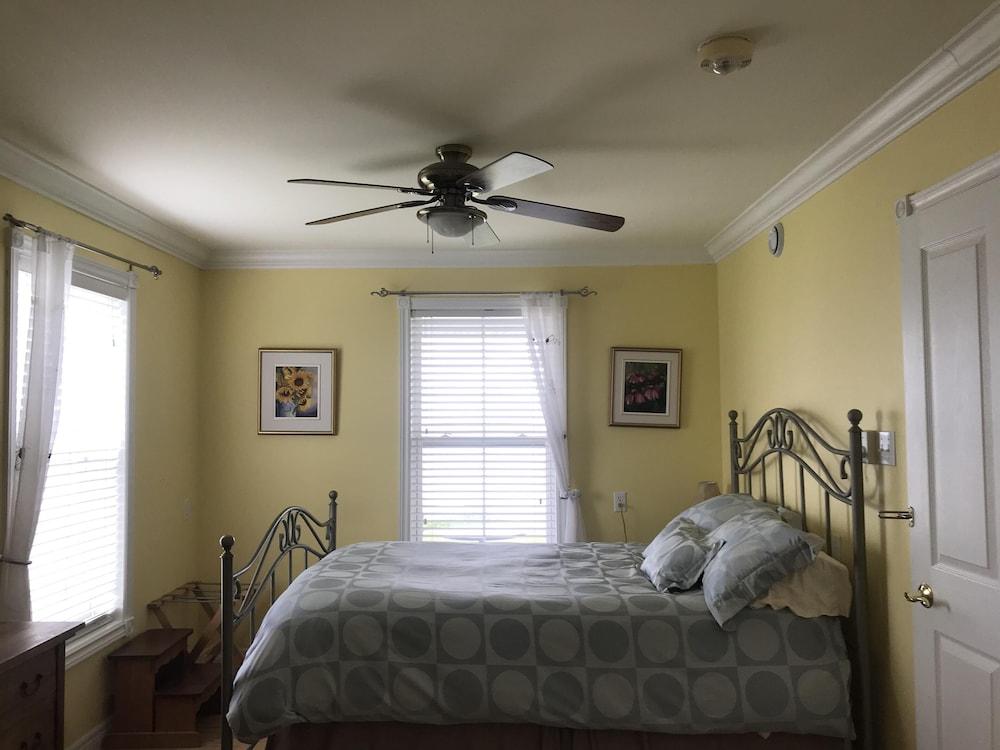 Cresthaven By the Sea