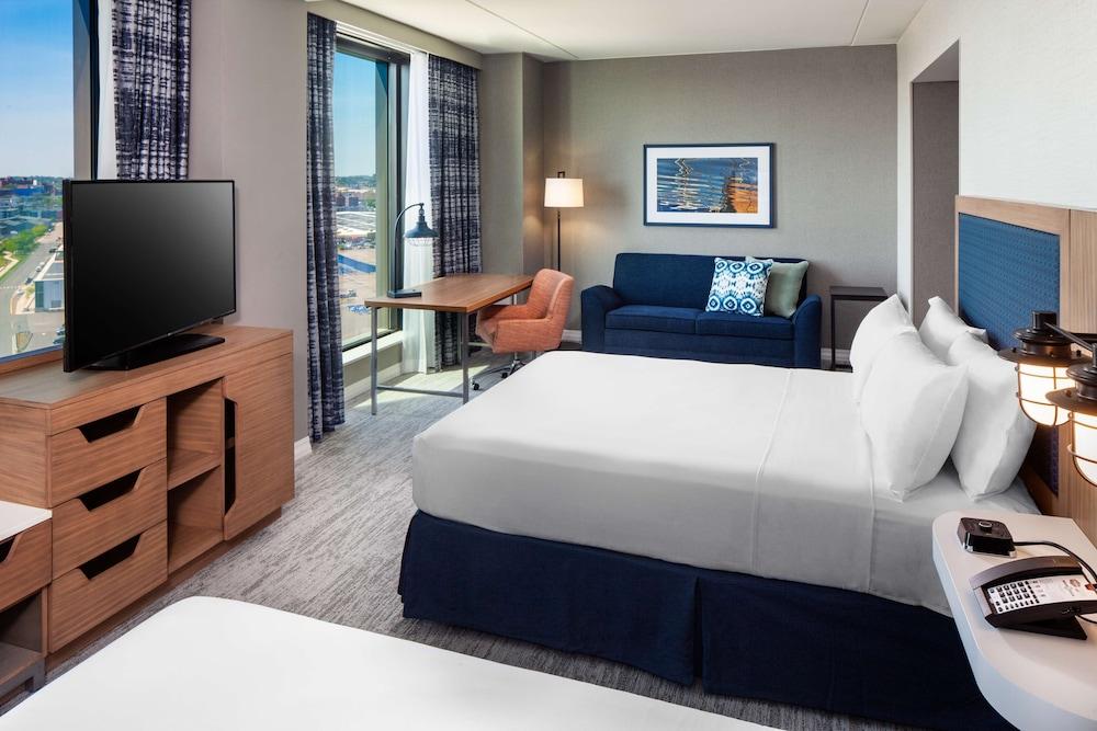 Hampton Inn Boston Seaport District