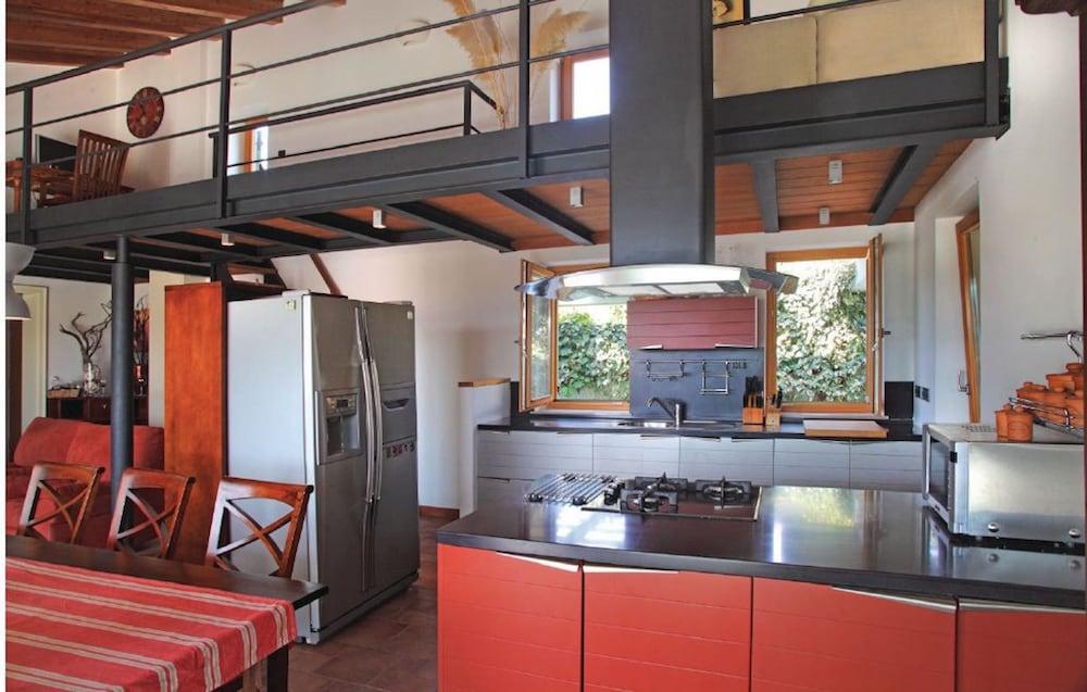 Spacious Villa with a Swimming Pool