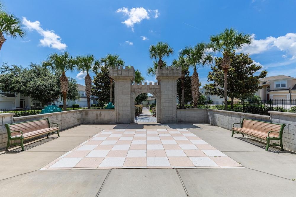 Spacious Home W/private Pool/spa & Free Waterpark!