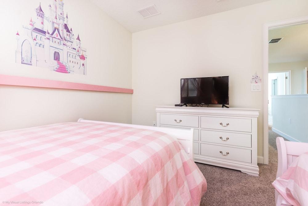 Stunning Villa W/private Pool & Spa + Game Room!