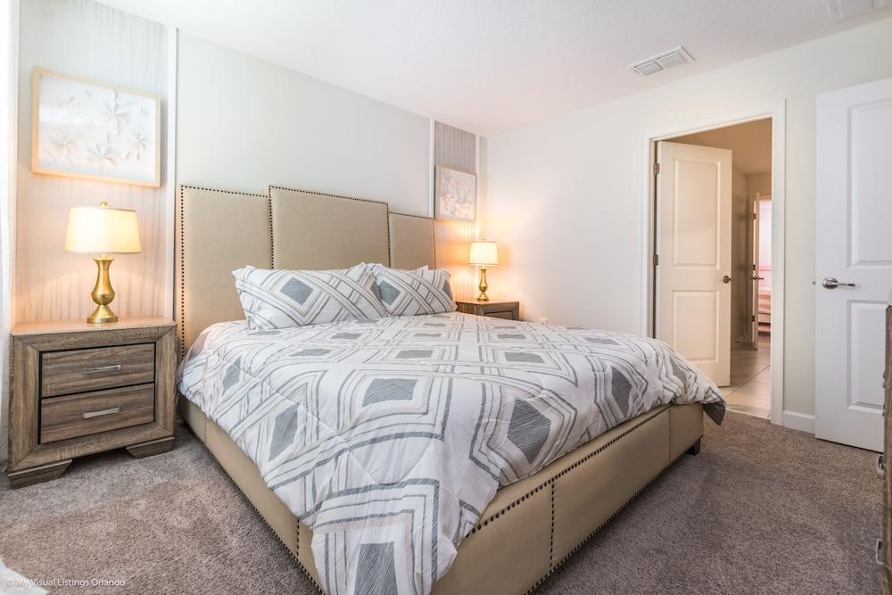 Stunning Villa W/private Pool & Spa + Game Room!