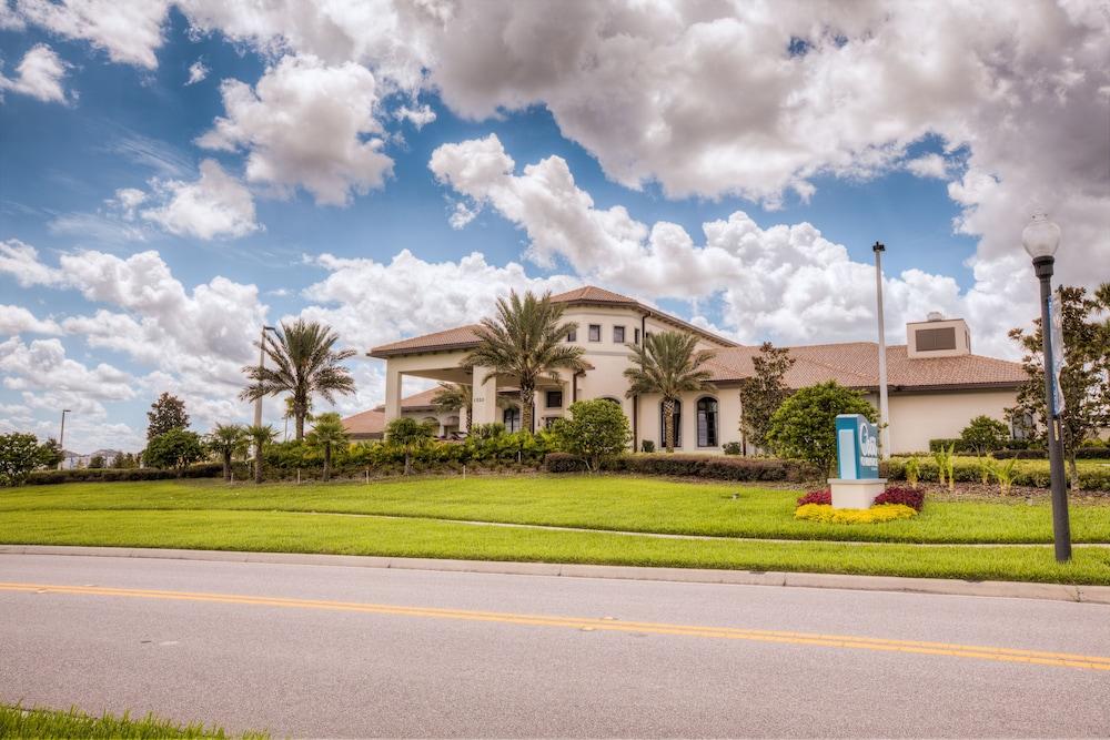 Contemporary Home w/ Private Pool& Spa!