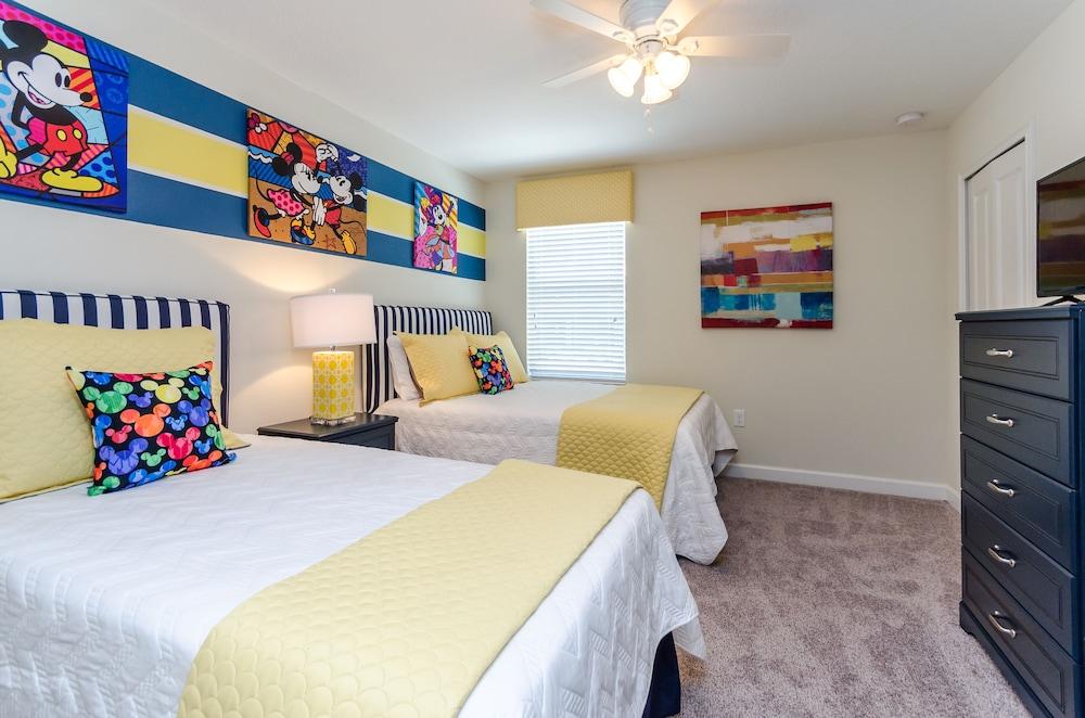 Gorgeous Home W/private Pool & Spa Sleeps 25!