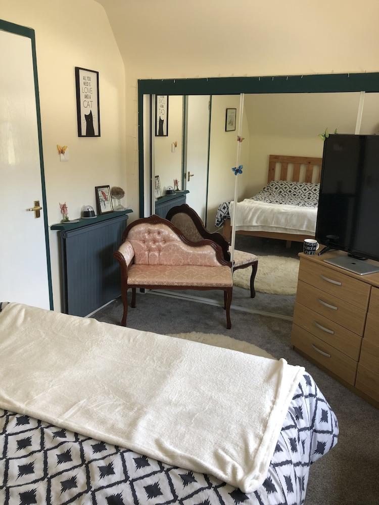 Limegrove, Comfortable Three Bedroom House