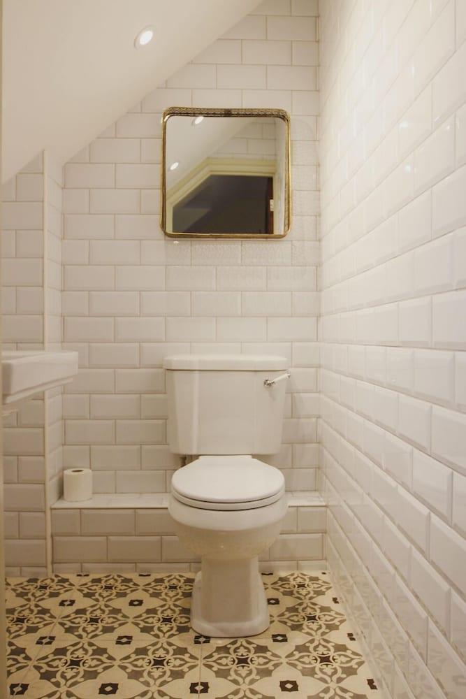 The Bell at Broadway