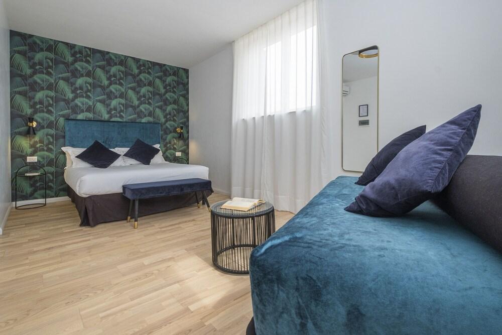 The Vista Rooms & Terrace