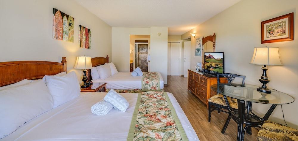 Castle at Maui Banyan