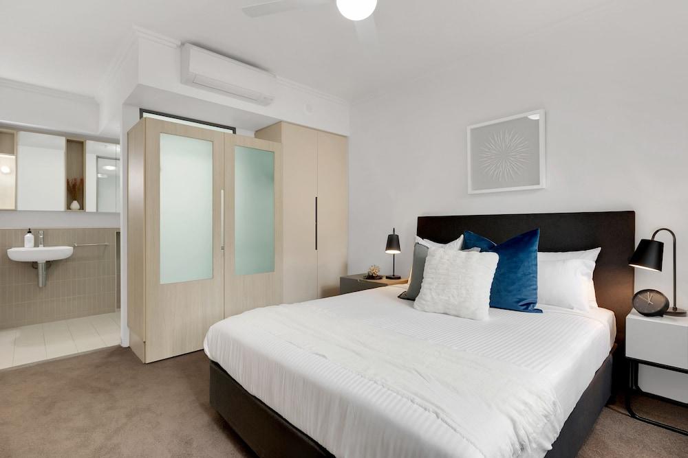 Urban Edge Apartments by Urban Rest