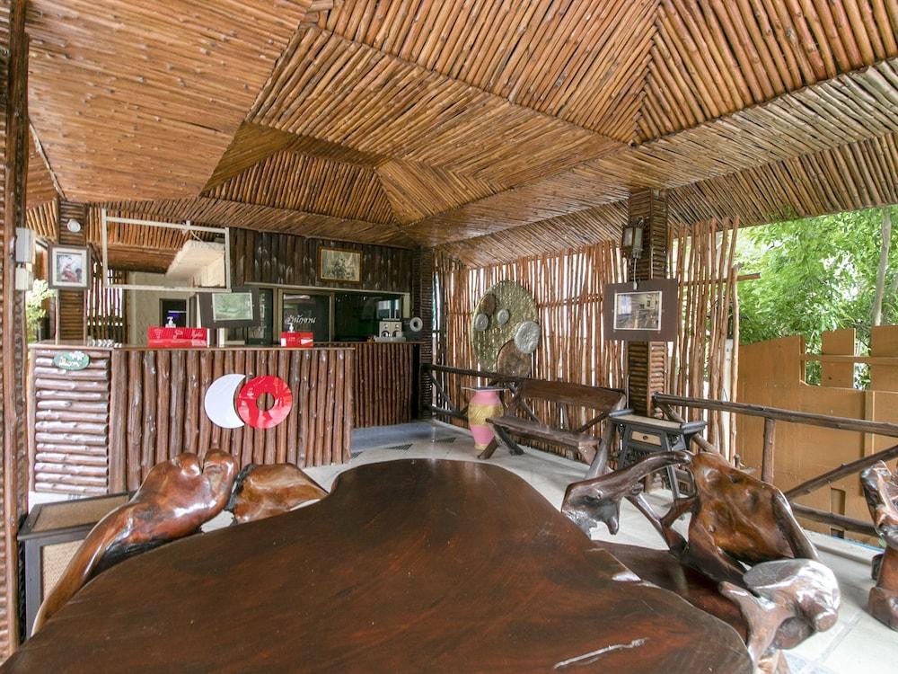 Capital O 961 Baan Dow Chompoo Resort