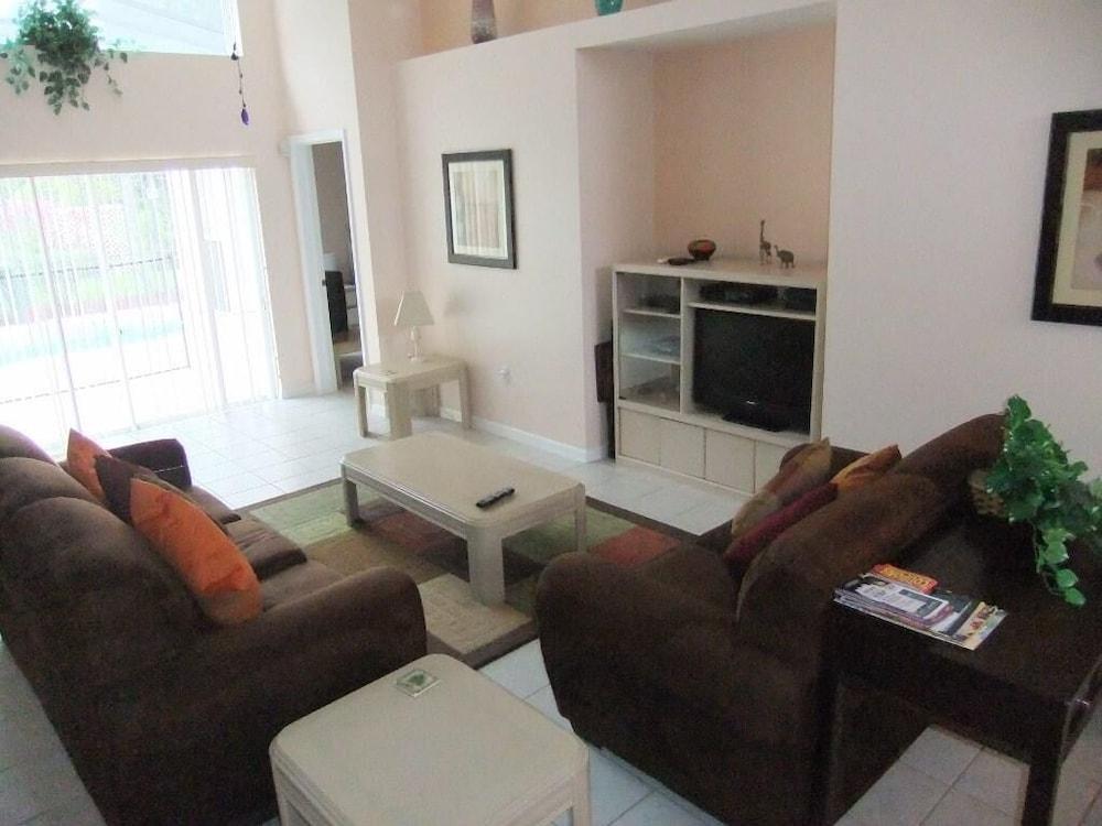 Ref 10 Luxury 3 Bed Villa With Private Pool Games Room