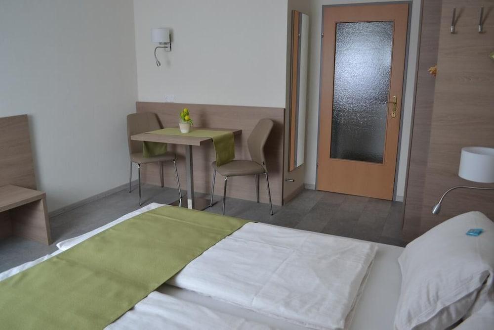 Privatzimmer & Ferienwohnungen Leeb