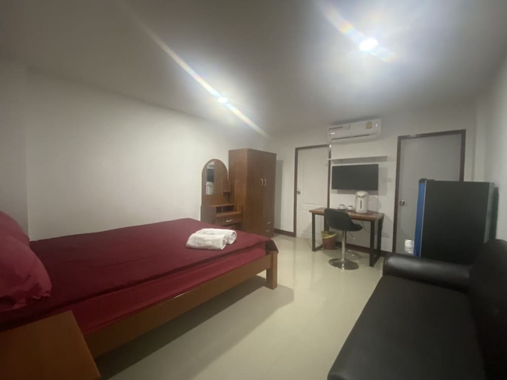 OYO 1135 Triple A Residence