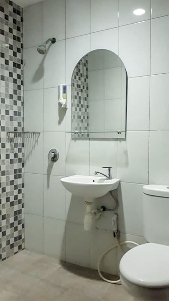 RedDoorz Hostel @ Manado Green Hostel