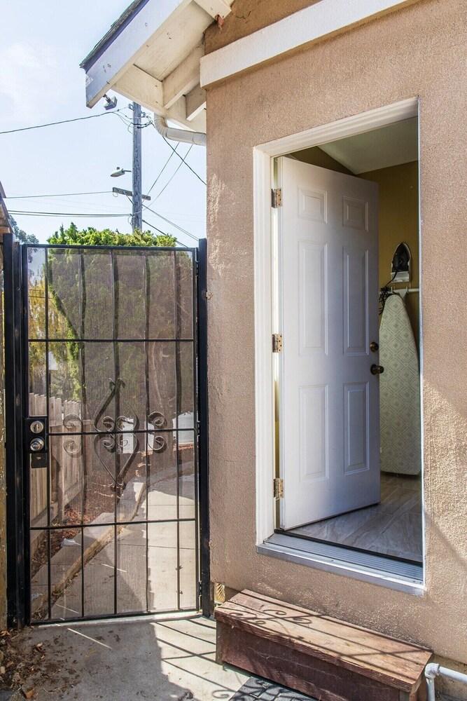 Charming Studio in Hayward