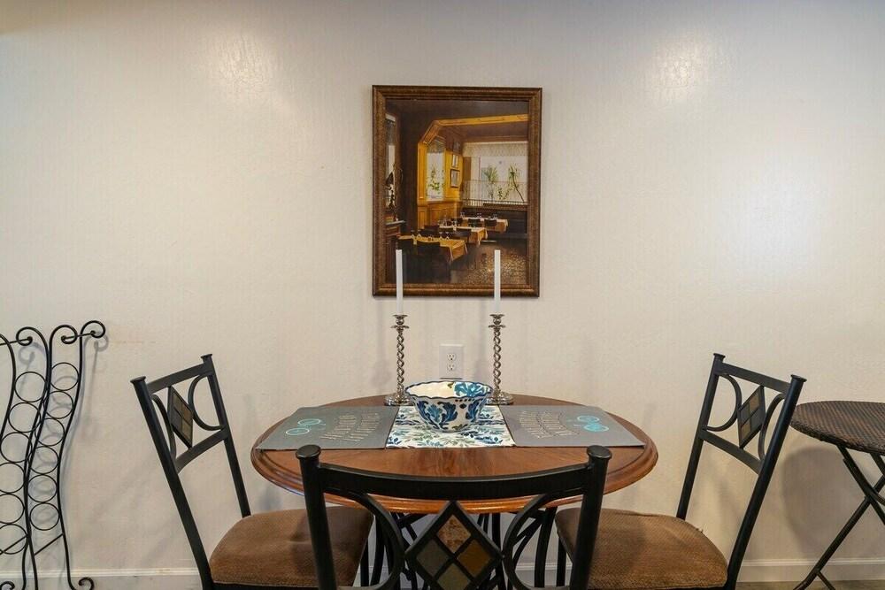 Charming, 2 Bedroom in Newark