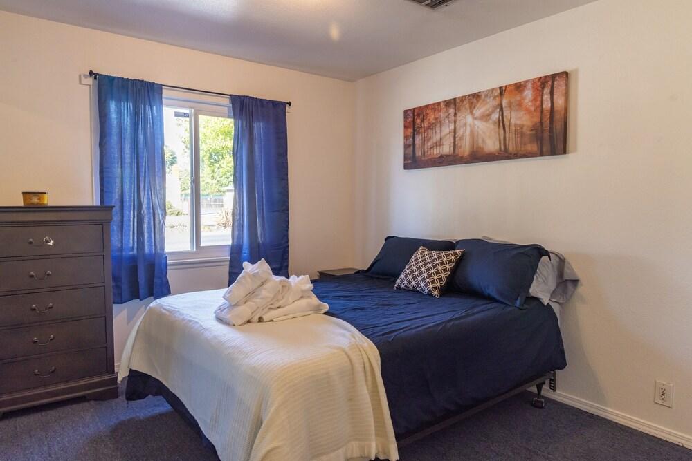 Cozy, 4-bedroom Near Concord Bart