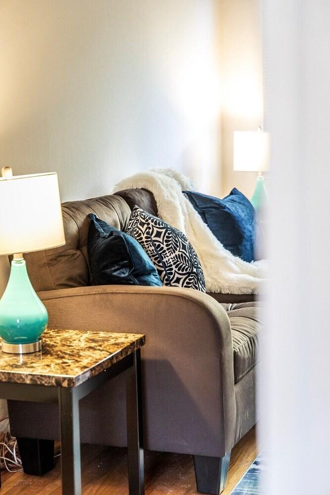 Sunny Two Bed in Richmond