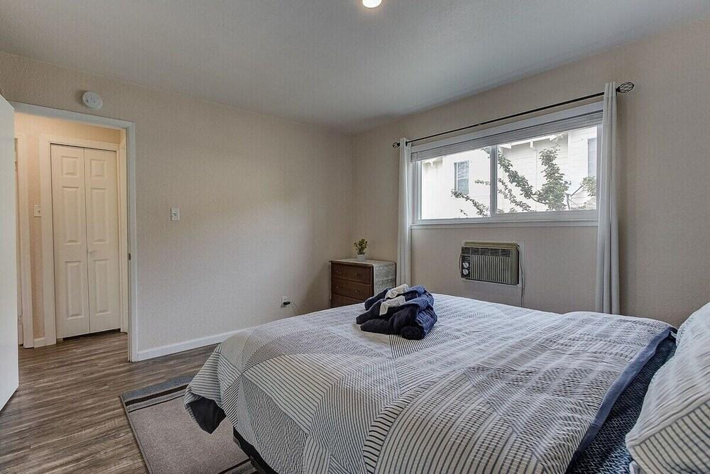 Comfy 2-bedroom, 5min to Concord Bart