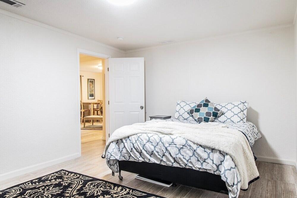 Cozy Three Bedroom in Concord