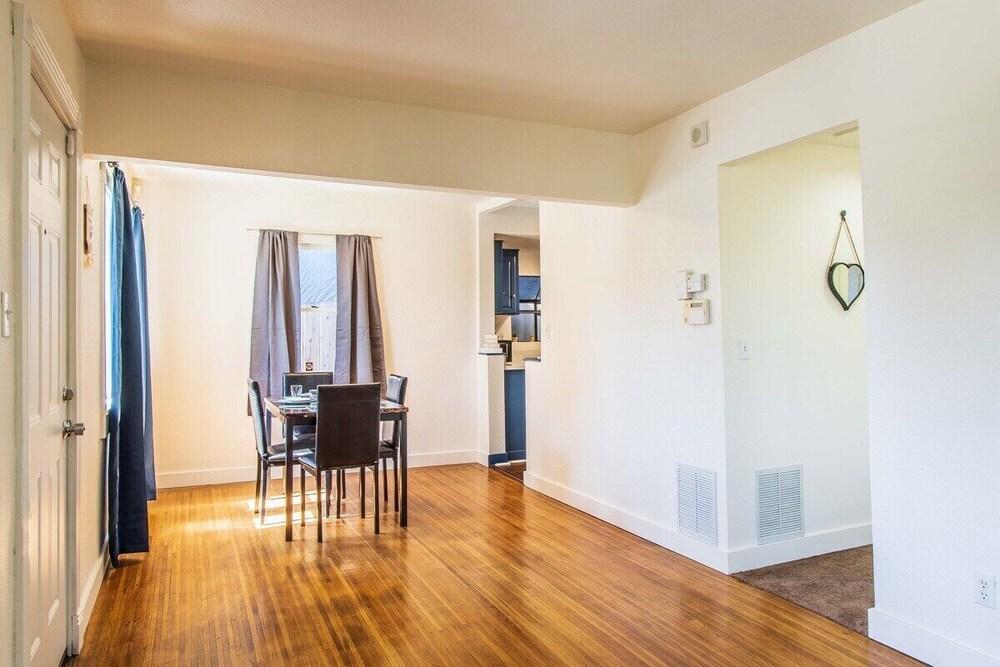 Cozy Oakland 2 Bedroom w/ Backyard