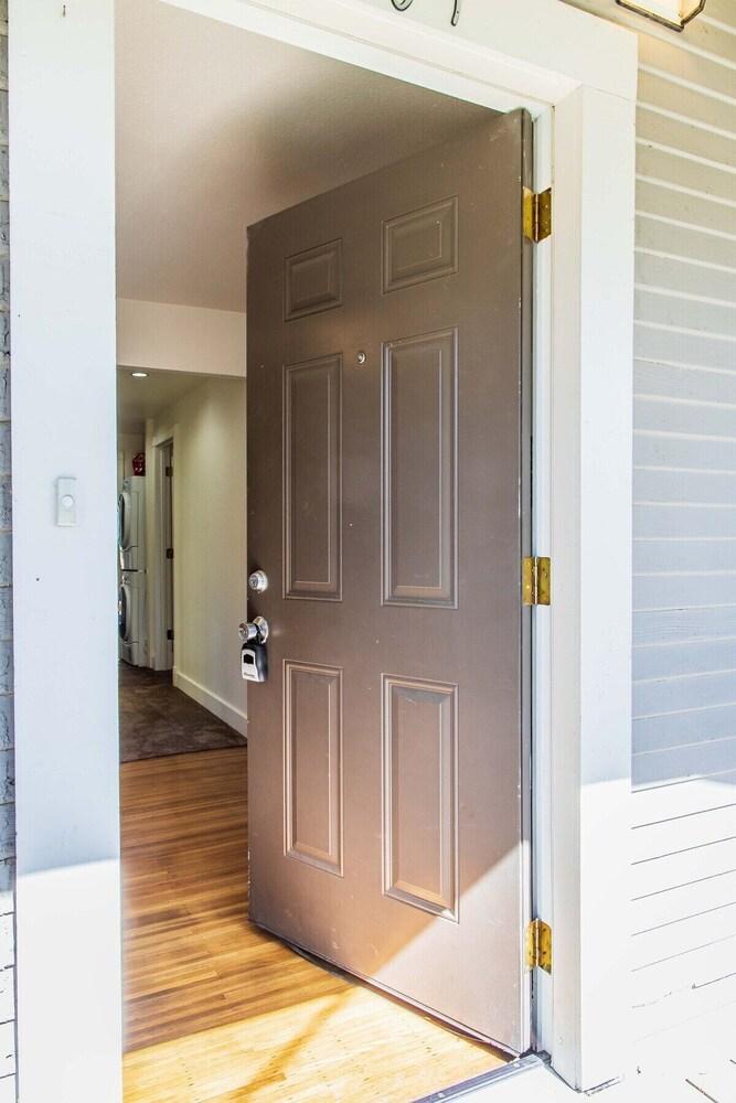 Cozy Oakland 2 Bedroom w/ Backyard