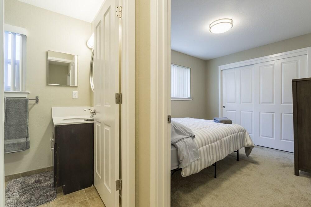 Bright Unit Near Silicon Valley - Washer & Dryer