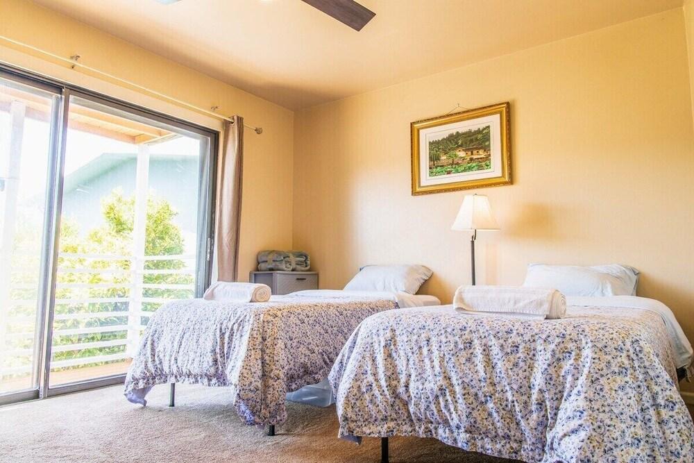 Large 2 Bed w/ Room For 8