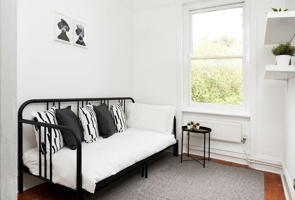 Ida Pod Places - Forest Hill Flat