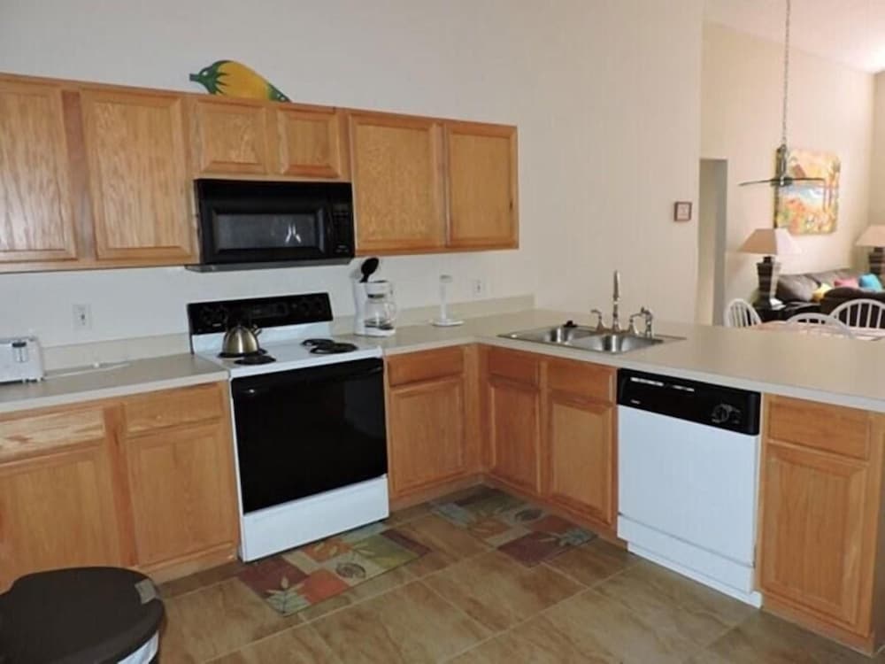 Ref 06 Modern 4 Bed Villa With own Pool Gated Resort