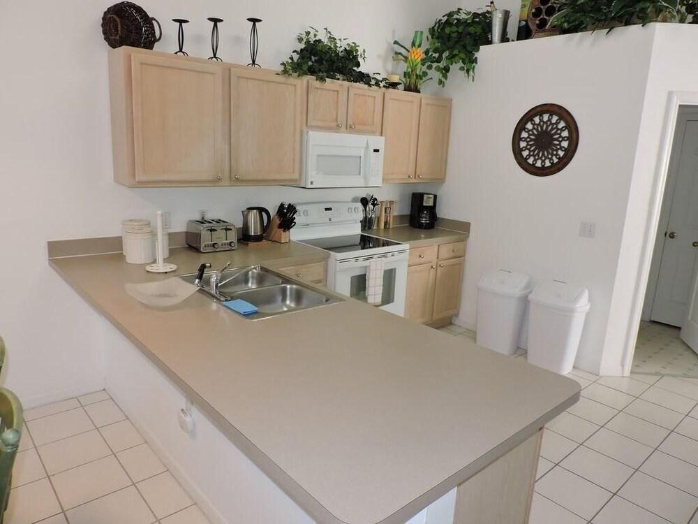 Ref D Stunning 4 Bed Villa With own Pool spa Near Disney