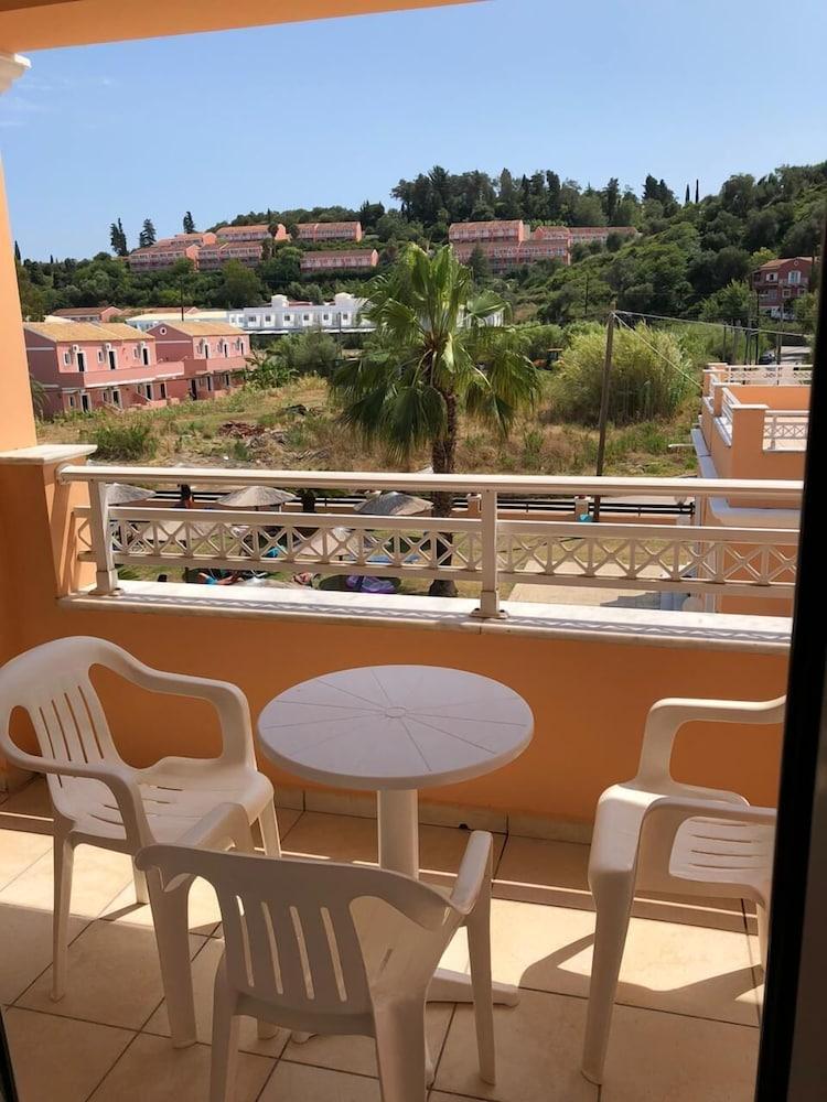 Lagoon Hotel & Apartments