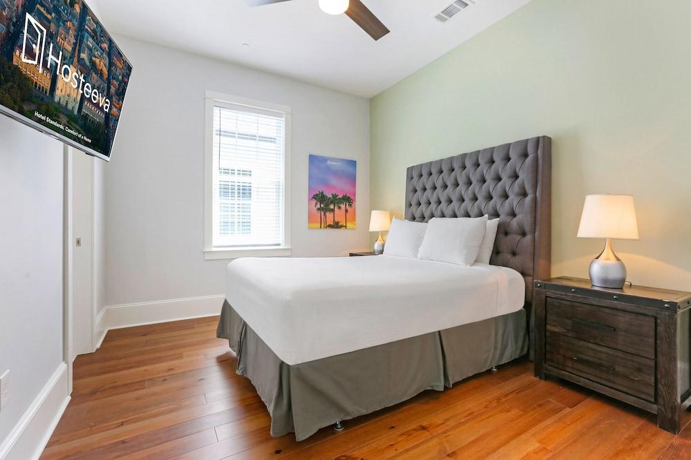 Modern 4 BR Condo with Balcony & Pool - Near FQ