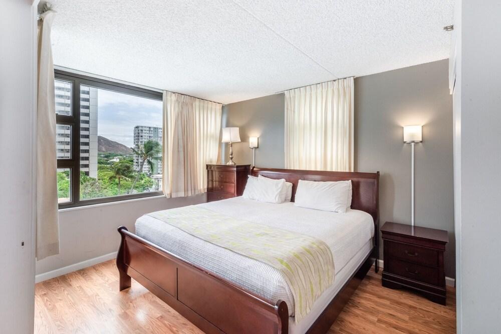 Pool View Condos at The Waikiki Banyan