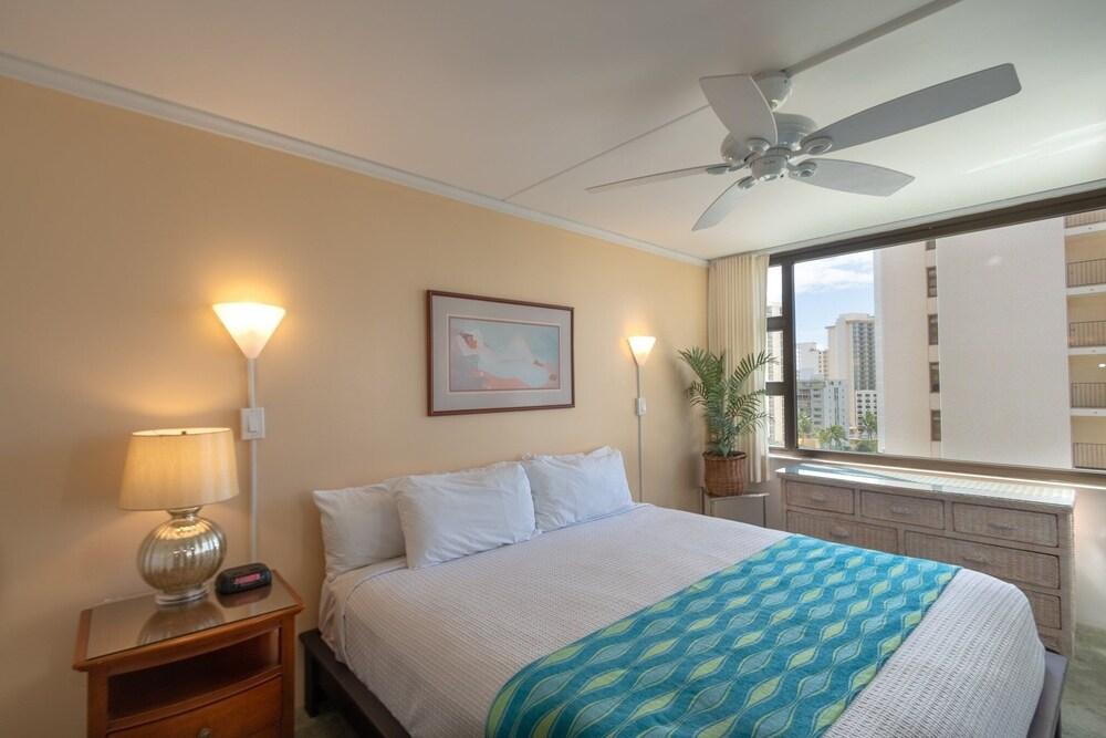 Modern 12th Floor Waikiki Banyan Condo With Partial Ocean Views by Redawning