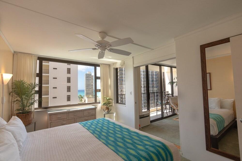 Modern 12th Floor Waikiki Banyan Condo With Partial Ocean Views by Redawning