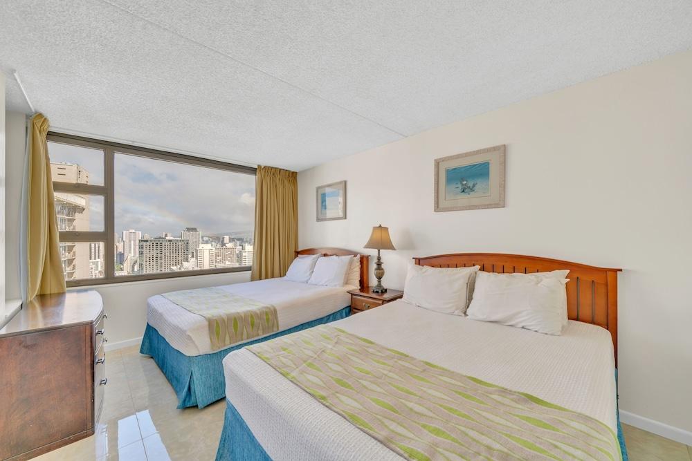 Standard Ocean View Condo - 35th Floor Views, Free Parking & Wifi by Redawning