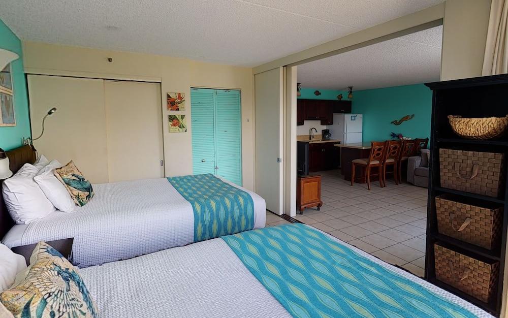 Deluxe Condo Near Waikiki Beach - Free Parking by Koko Resort Vacation Rentals