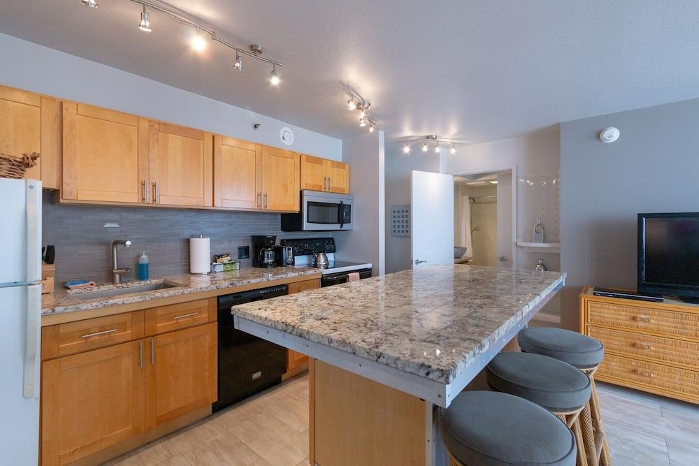 High Level Waikiki Condo - Enjoy Ocean Views From Your Private Lanai! by Koko Resort Vacation Rentals
