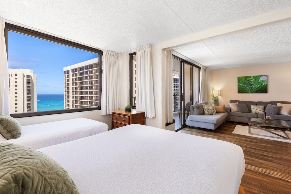 Beautifully Renovated 32nd Floor Deluxe Ocean View Waikiki Condo by Koko Resort Vacation Rentals