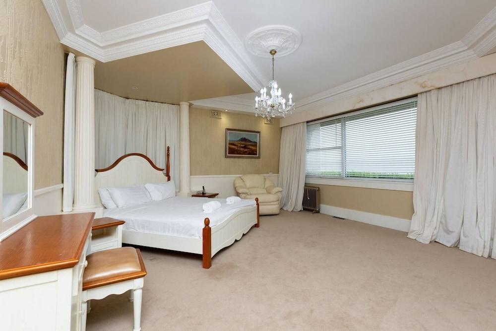 Classic 5 Beds Mt Dandenong Resort