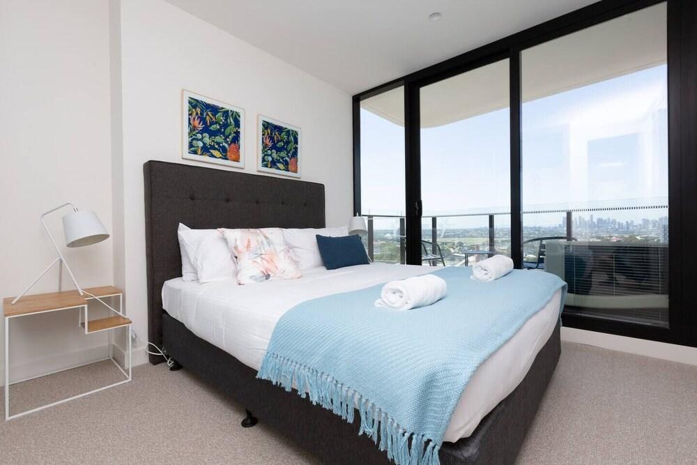 The Lively City 2bed 2 Bath APT @footscray
