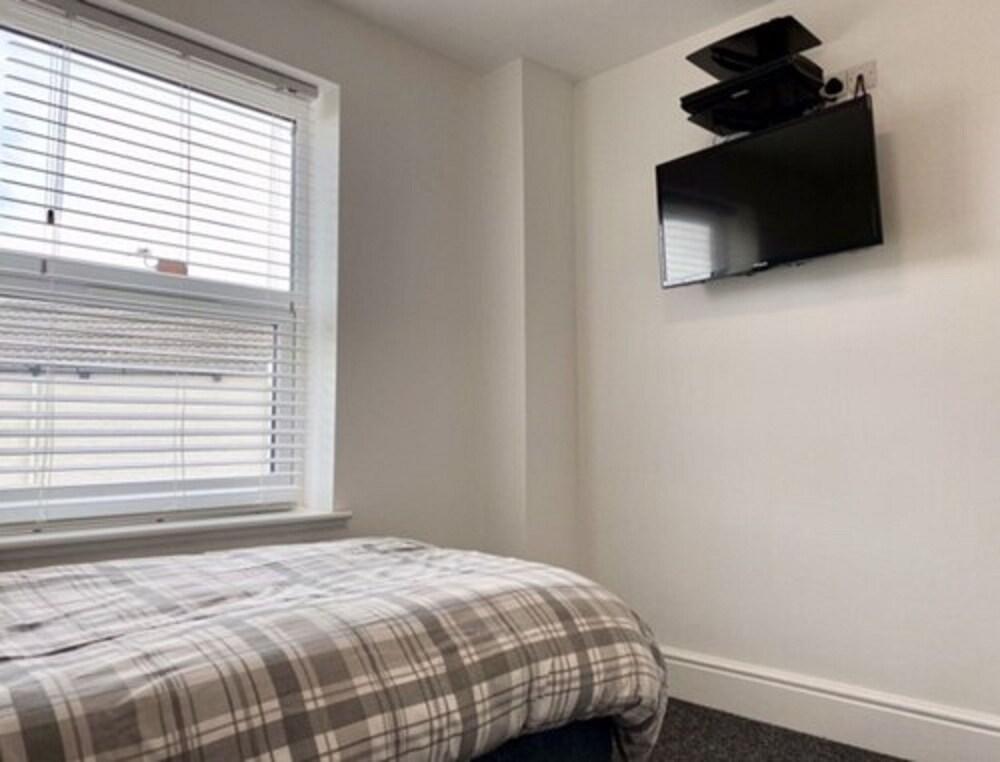 OYO Hillcrest Studio Apartments