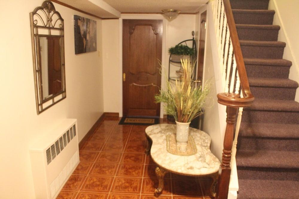 Cozy, Classy Duplex near NYC