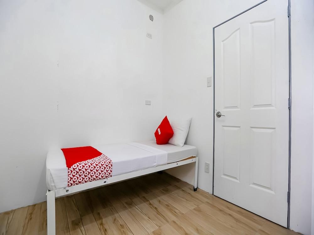 OYO 665 Pasay Centrale Hotel