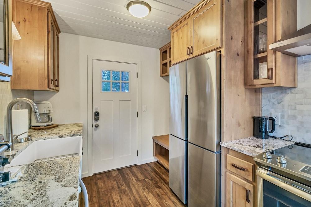 12 Central 2 Bedroom Home by Redawning